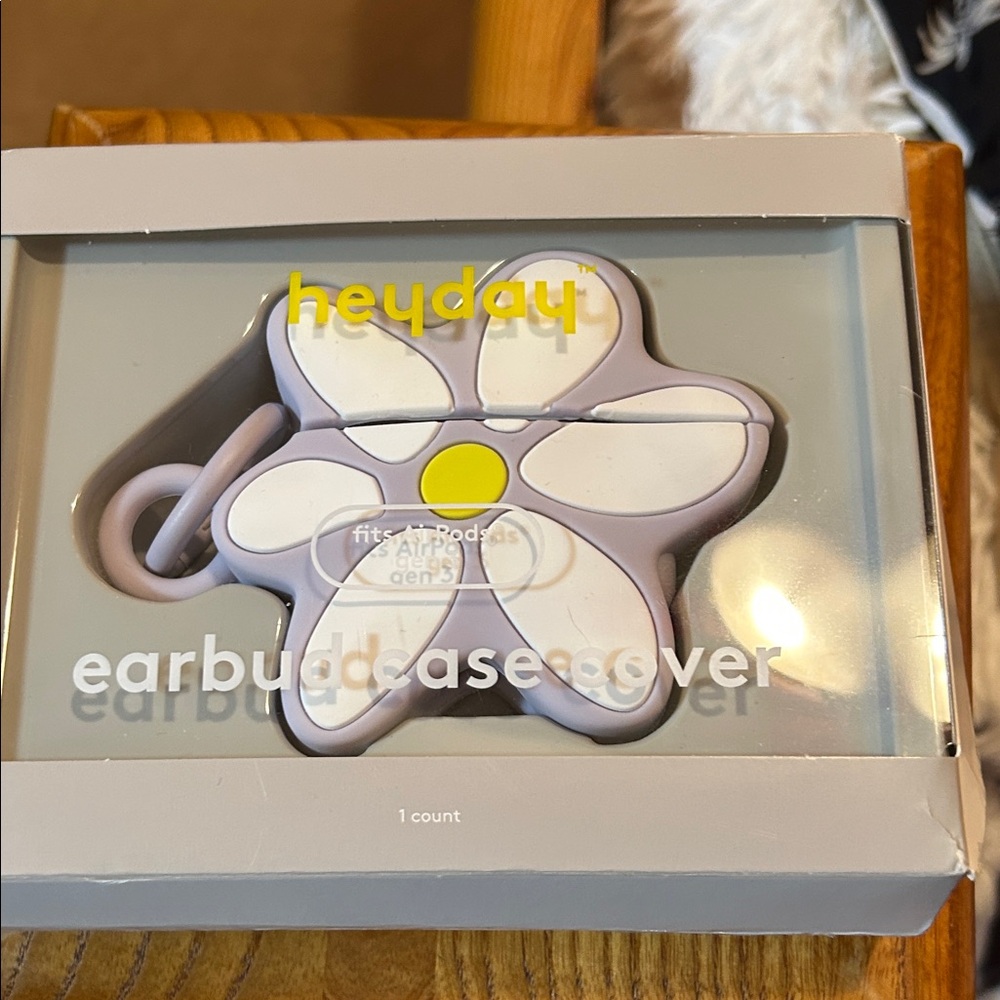 heyday Lavender Daisy Earbud Case Cover with Yellow Center